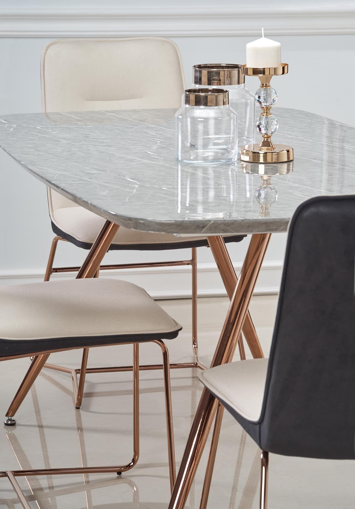 Halmar Scaun tapitat cu piele ecologica si picioare metalice Kai-390 Crem / Gri inchis / Auriu, l46xA60xH90 cm